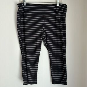 Athleta Women’s stripped cropped capri yoga running activewear leggings black XL